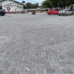 Clube do Caxias, em Vitória-ES. Calçamento do pátio com piso Retangular